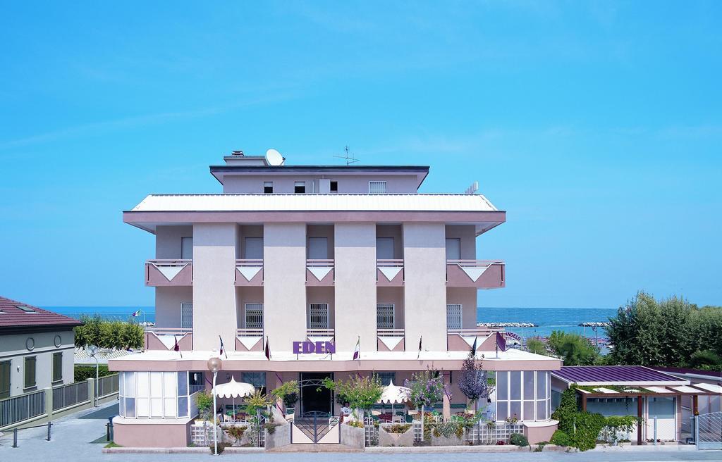 Hotel Eden Viserbella di Rimini Bagian luar foto
