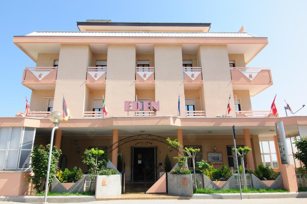 Hotel Eden Viserbella di Rimini Bagian luar foto