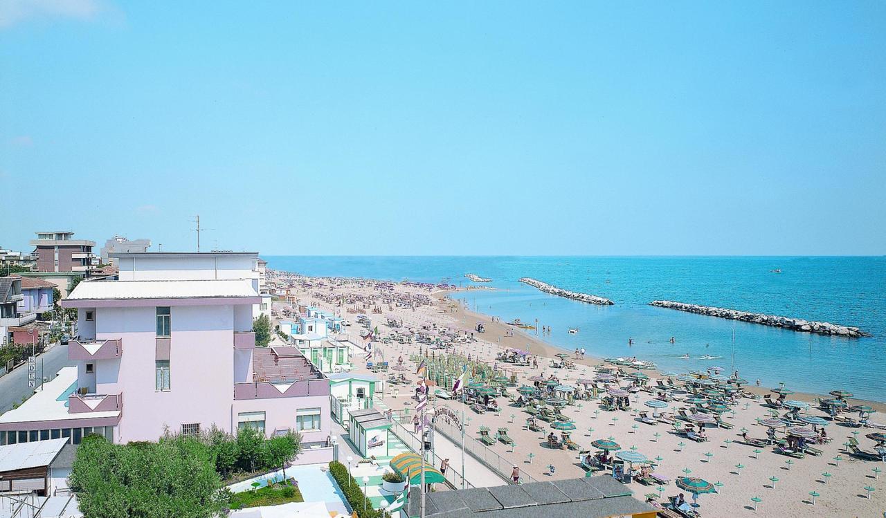 Hotel Eden Viserbella di Rimini Bagian luar foto