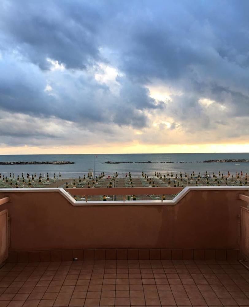 Hotel Eden Viserbella di Rimini Bagian luar foto