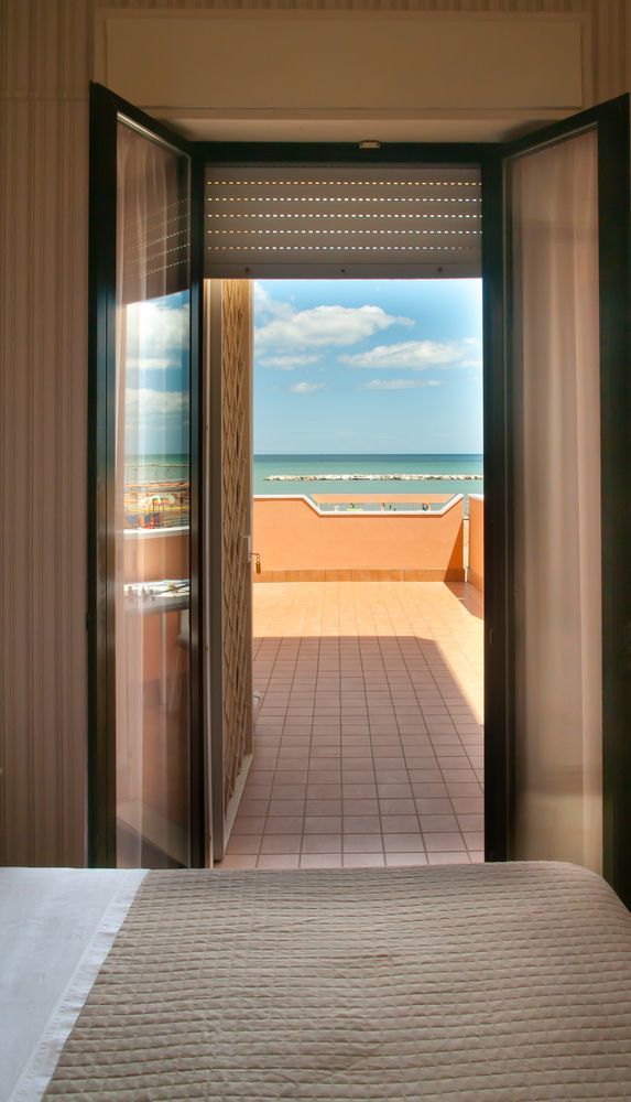 Hotel Eden Viserbella di Rimini Bagian luar foto